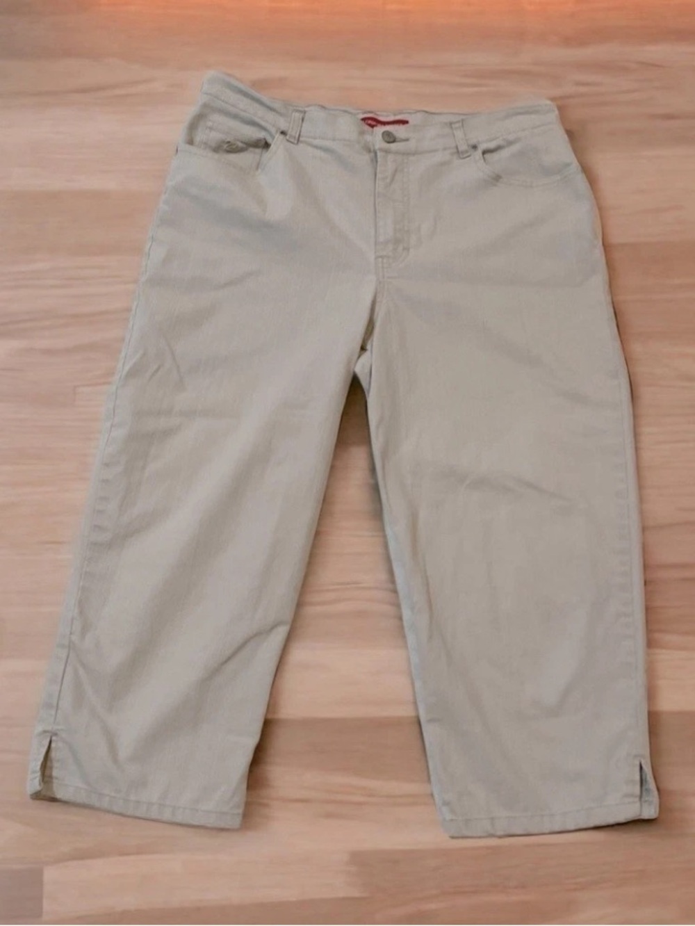 Gloria Vanderbilt Women’s Light Beige Cropped Jeans Size 14